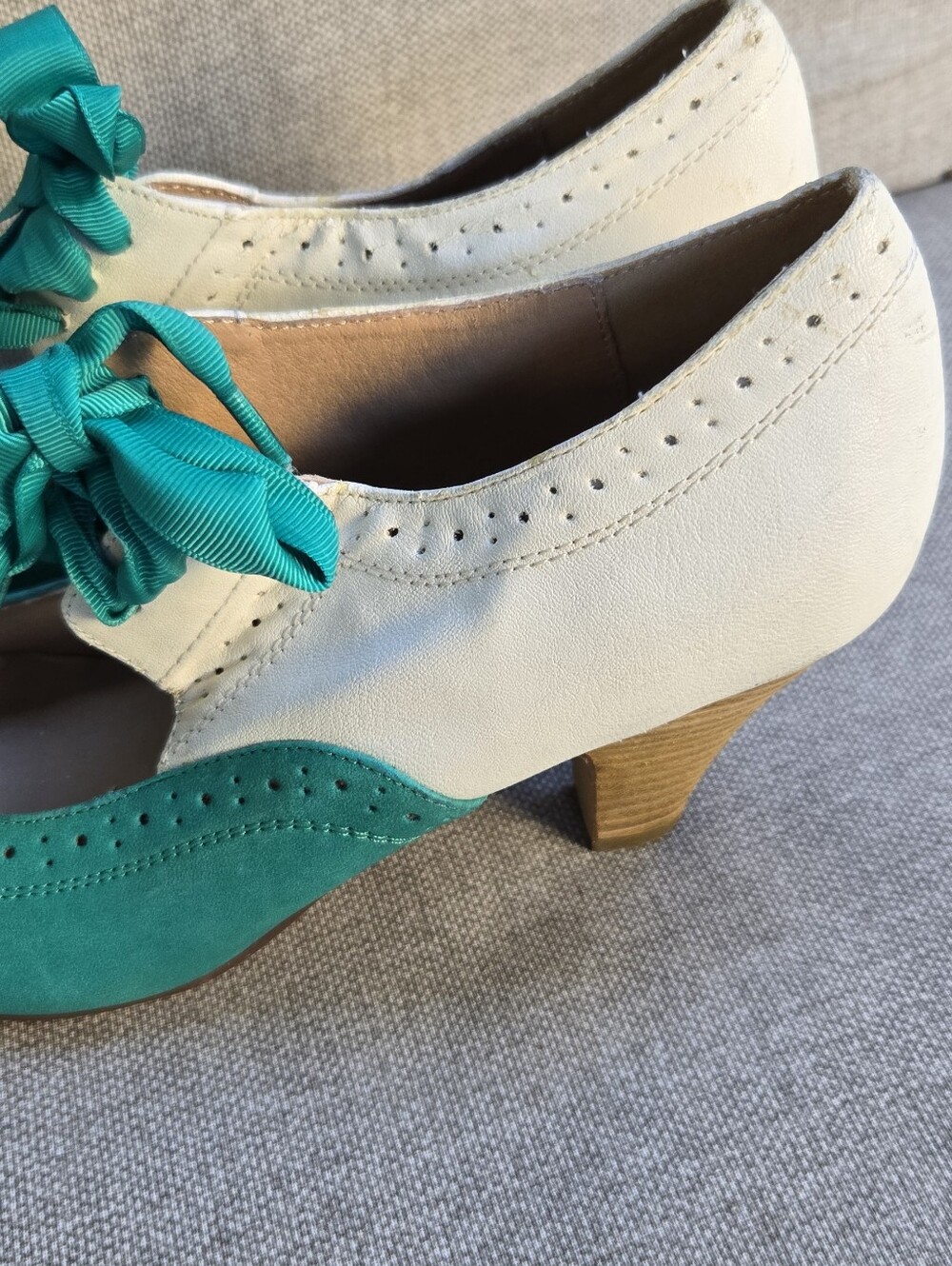Chelsea Crew Two-Tone Teal and White Heeled Oxford Pumps - Picture 8 of 13
